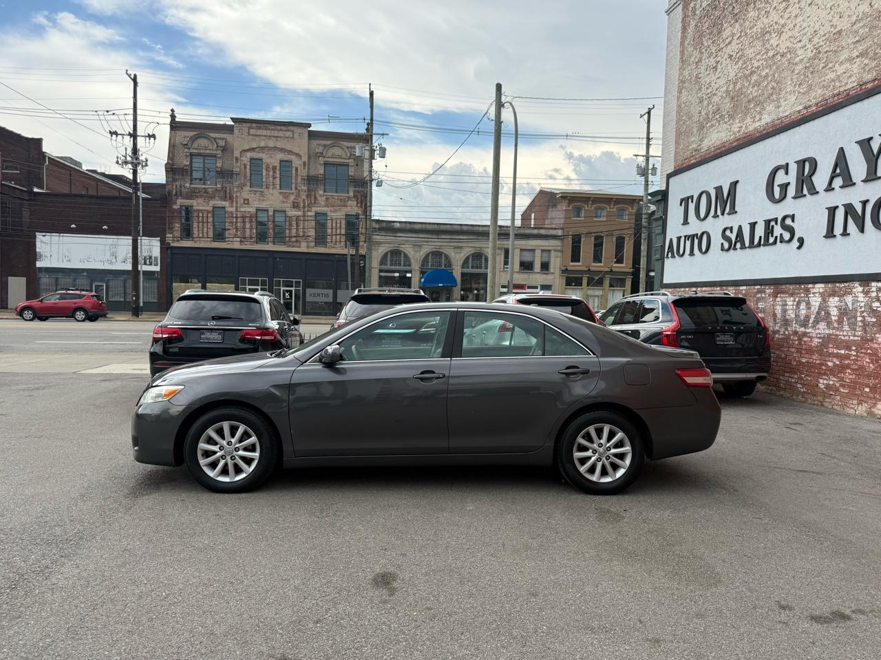 Toyota Camry 4dr Sdn I4 Auto LE (Natl) 2011