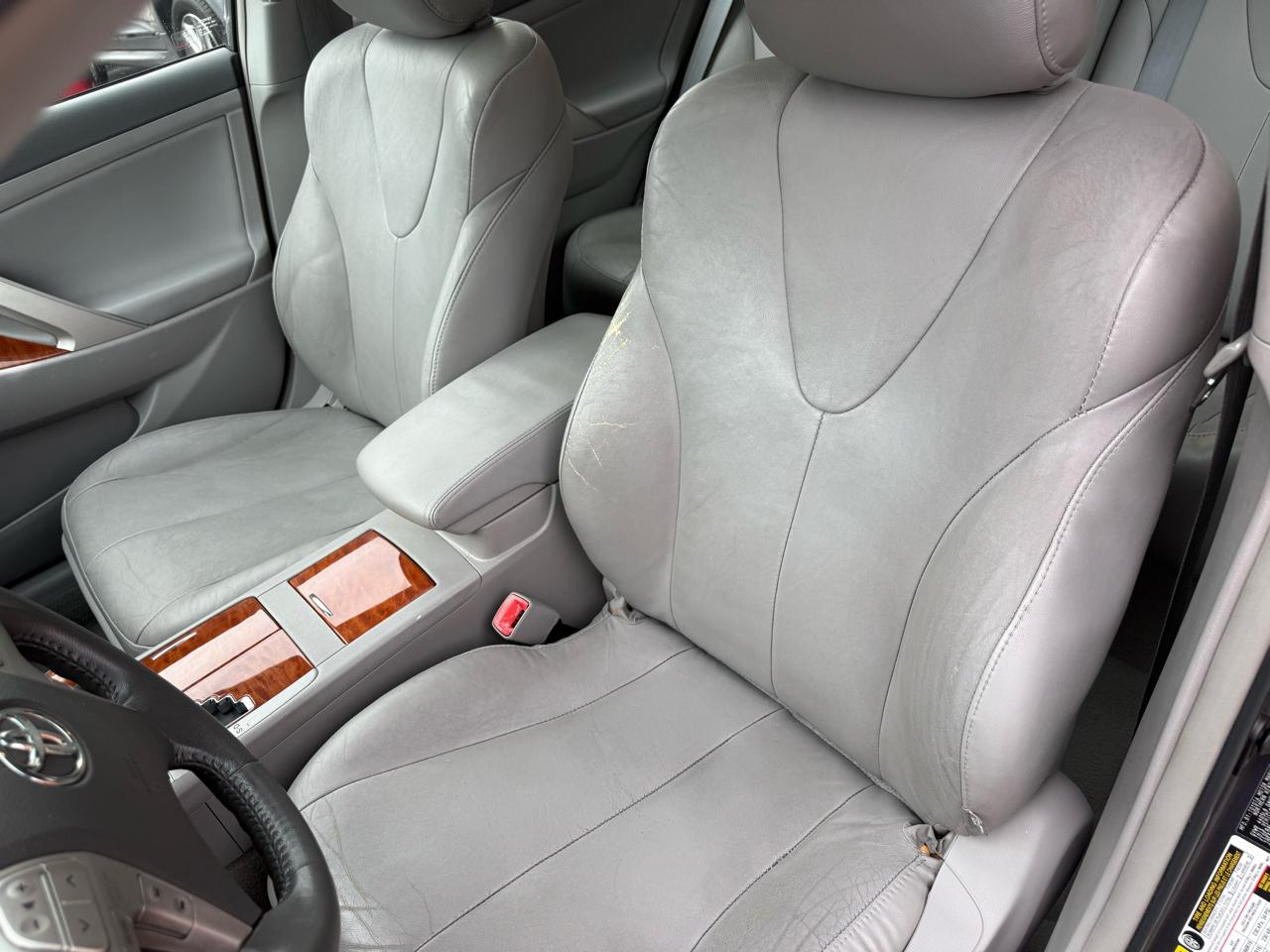 Toyota Camry 4dr Sdn I4 Auto LE (Natl) 2011