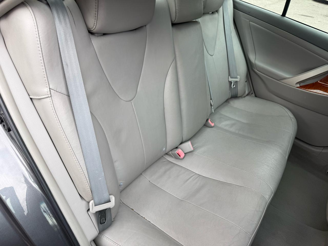 Toyota Camry 4dr Sdn I4 Auto LE (Natl) 2011