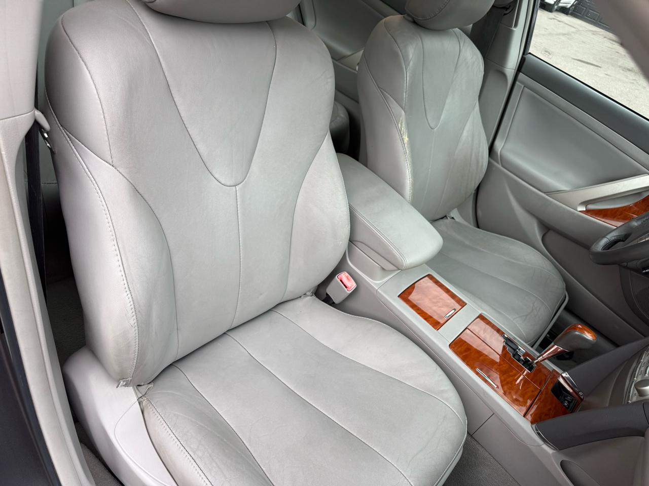 Toyota Camry 4dr Sdn I4 Auto LE (Natl) 2011