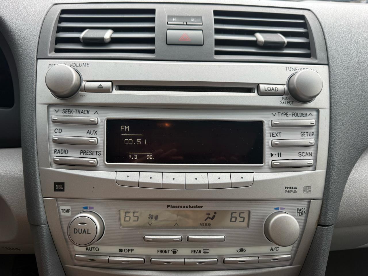 Toyota Camry 4dr Sdn I4 Auto LE (Natl) 2011