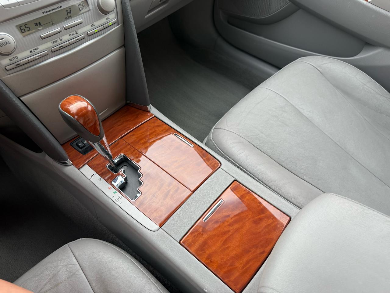 Toyota Camry 4dr Sdn I4 Auto LE (Natl) 2011