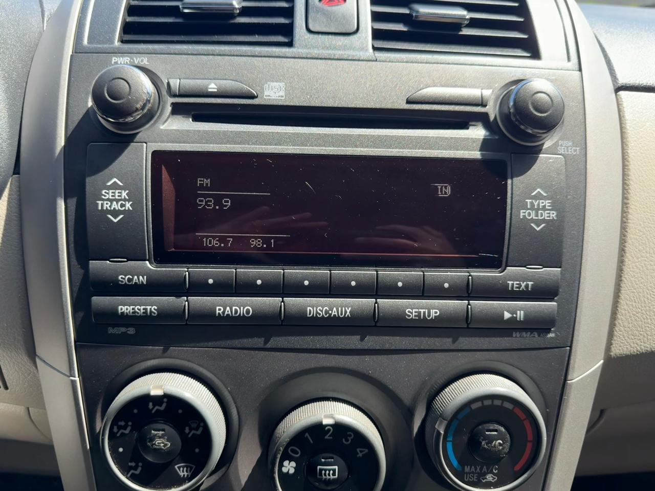 Toyota Corolla  2011