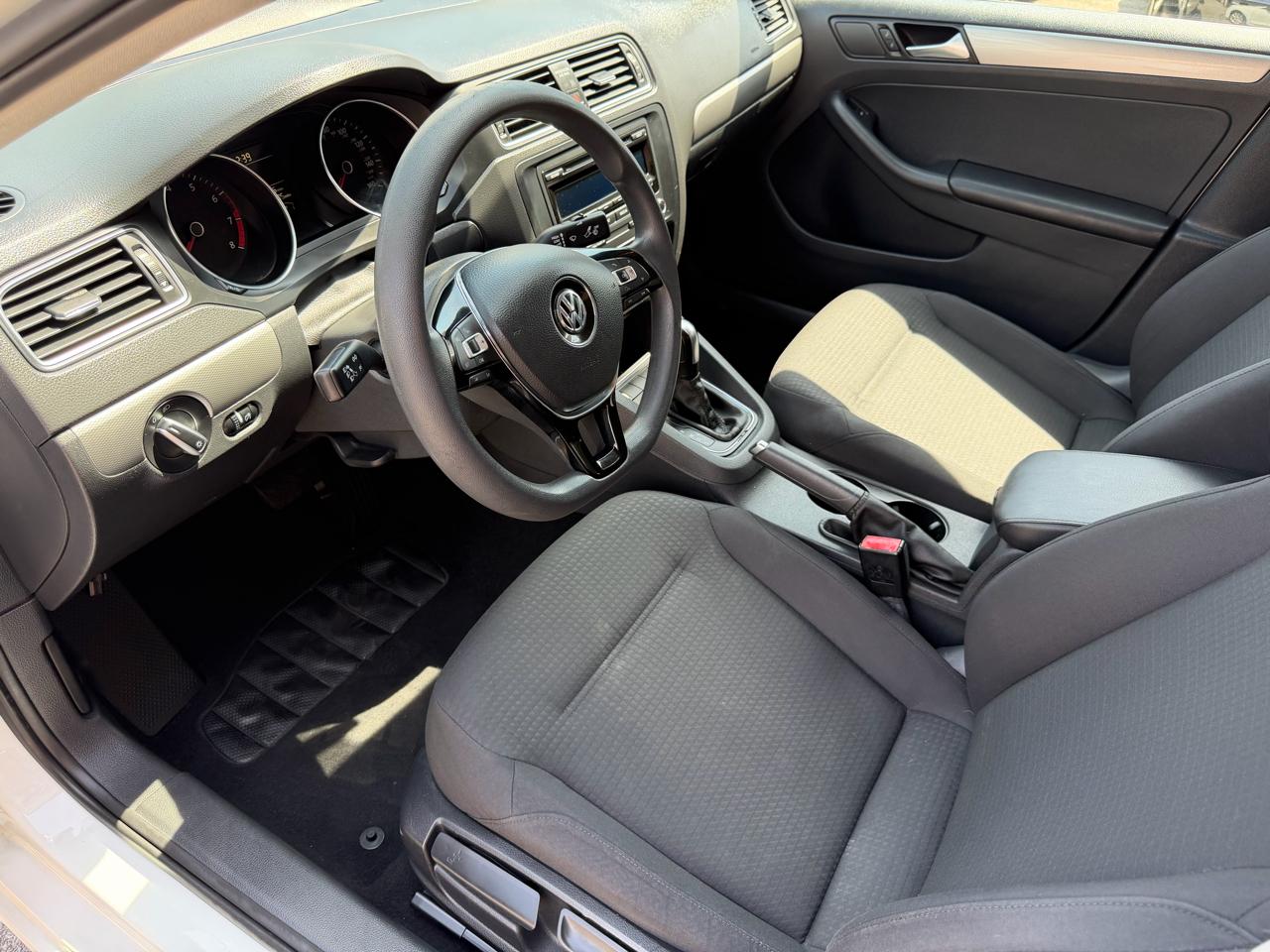 Volkswagen Jetta Sedan 4dr Auto 1.8T SE PZEV 2015