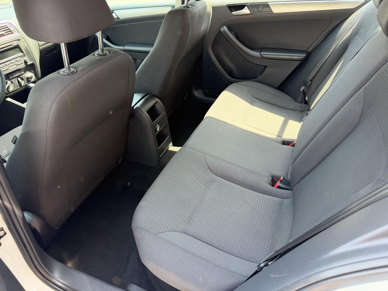 Volkswagen Jetta Sedan 4dr Auto 1.8T SE PZEV 2015