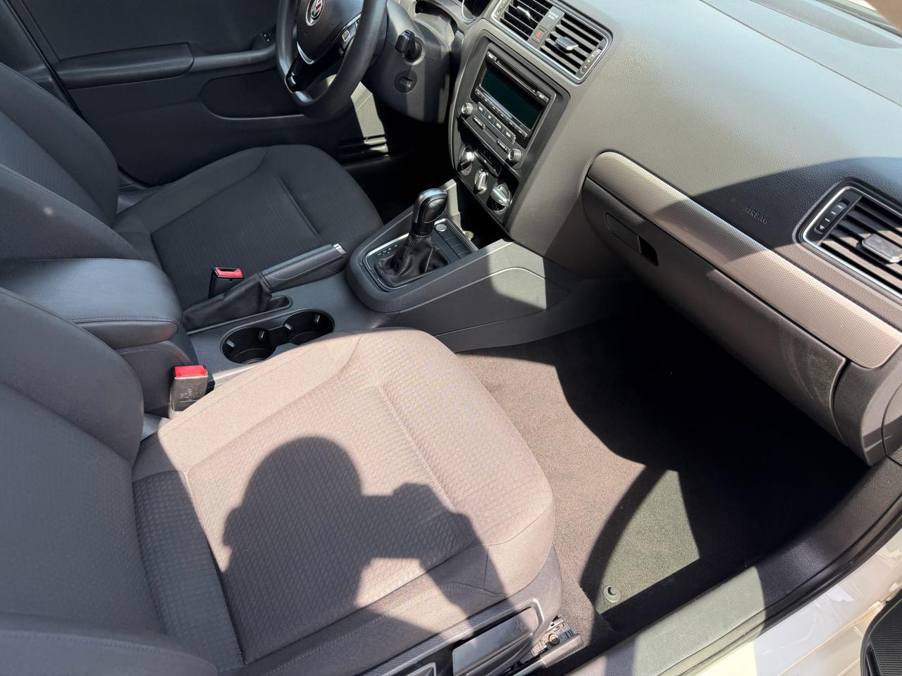 Volkswagen Jetta Sedan 4dr Auto 1.8T SE PZEV 2015