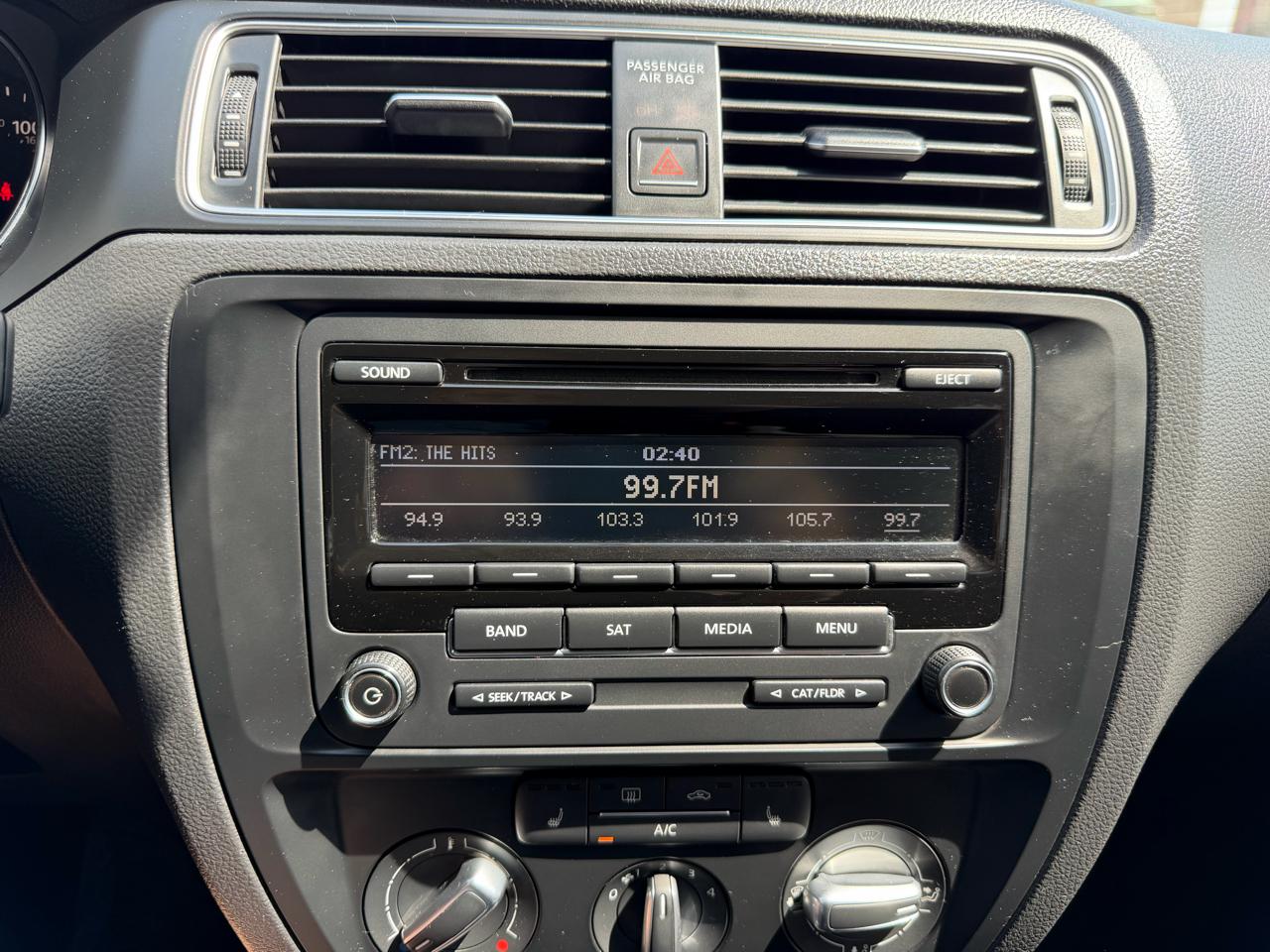 Volkswagen Jetta Sedan 4dr Auto 1.8T SE PZEV 2015