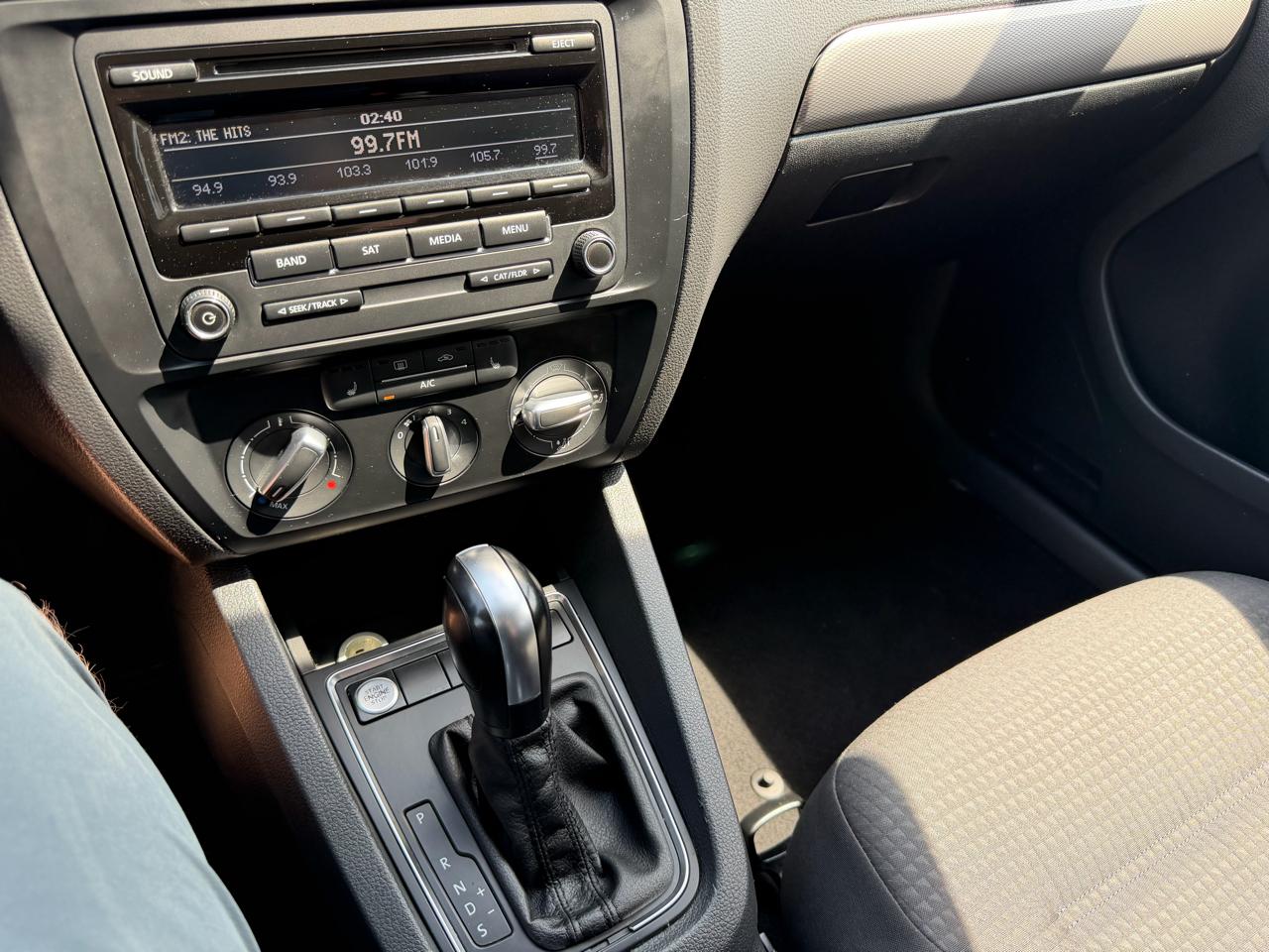 Volkswagen Jetta Sedan 4dr Auto 1.8T SE PZEV 2015