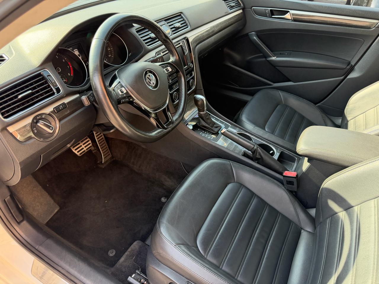 Volkswagen Passat 1.8T SEL Premium Auto 2017