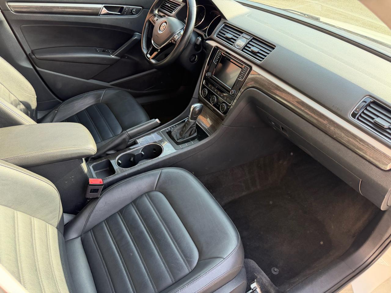 Volkswagen Passat 1.8T SEL Premium Auto 2017