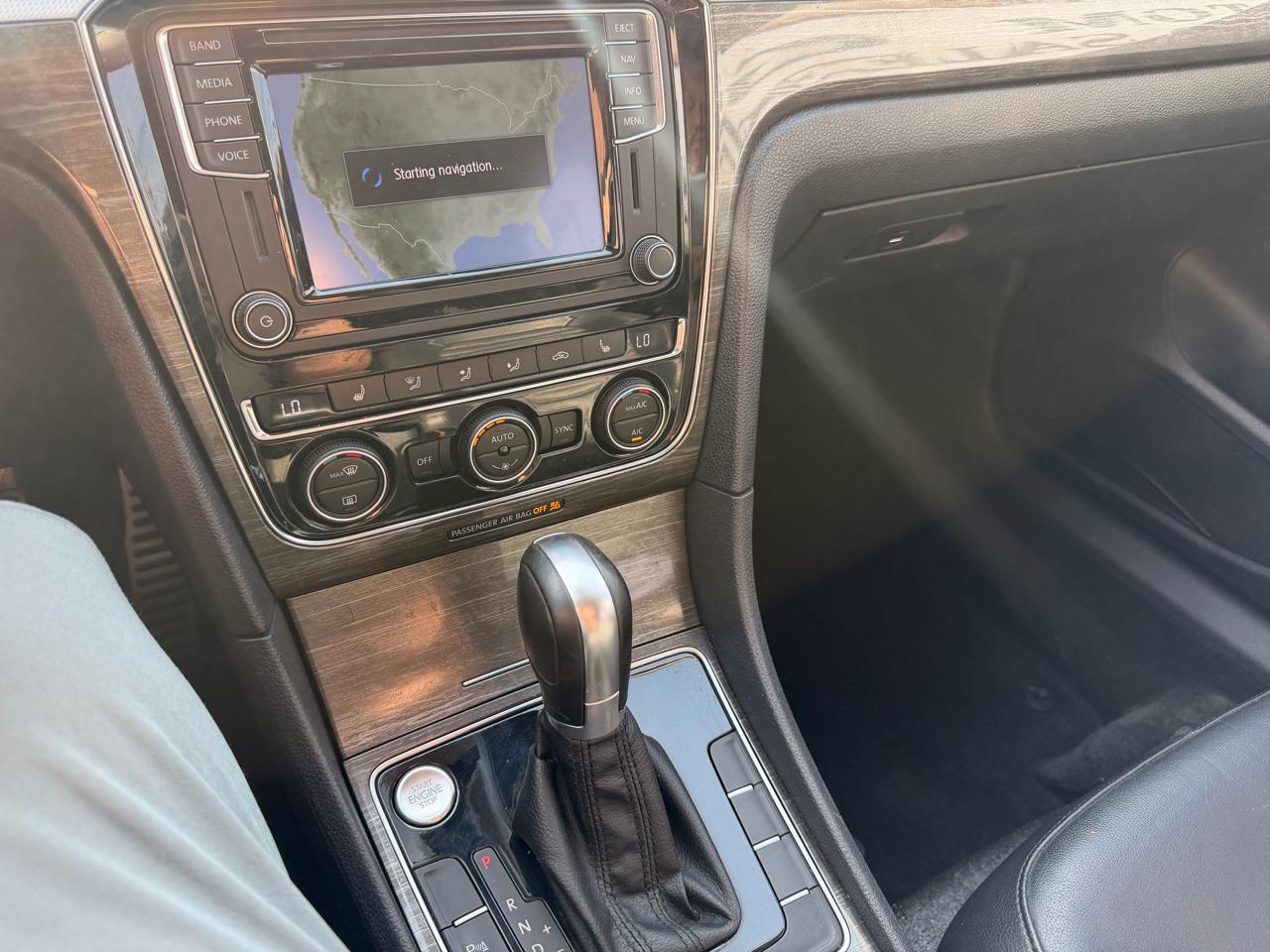 Volkswagen Passat 1.8T SEL Premium Auto 2017