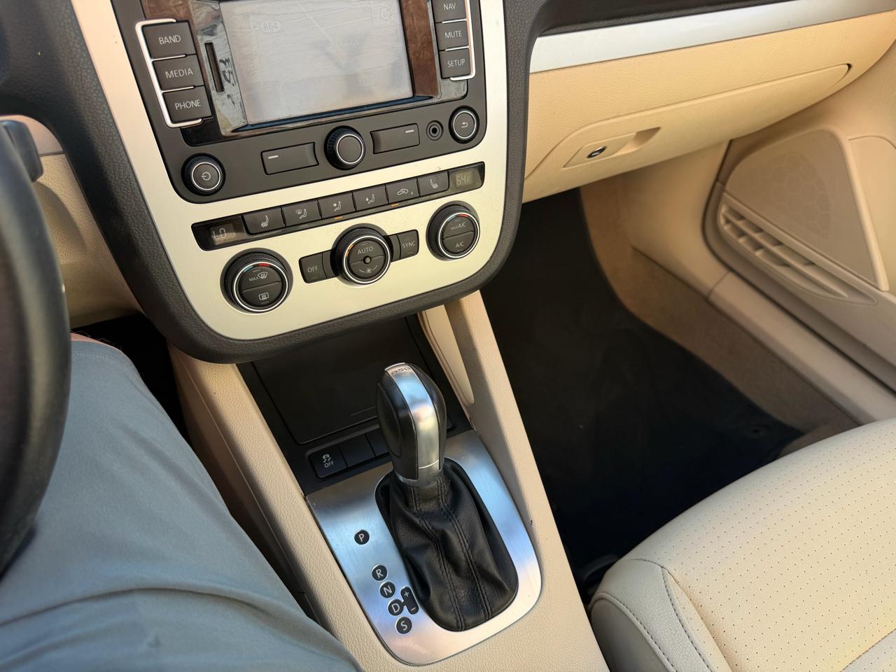 Volkswagen Eos 2dr Conv Komfort 2016