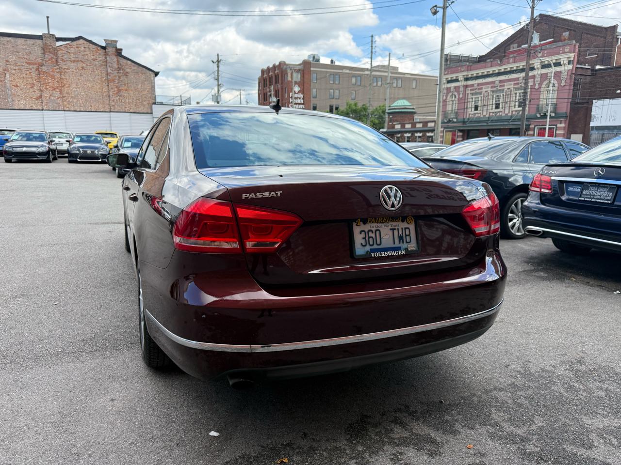 Volkswagen Passat 4dr Sdn 2.5L Auto SEL Premium 2013