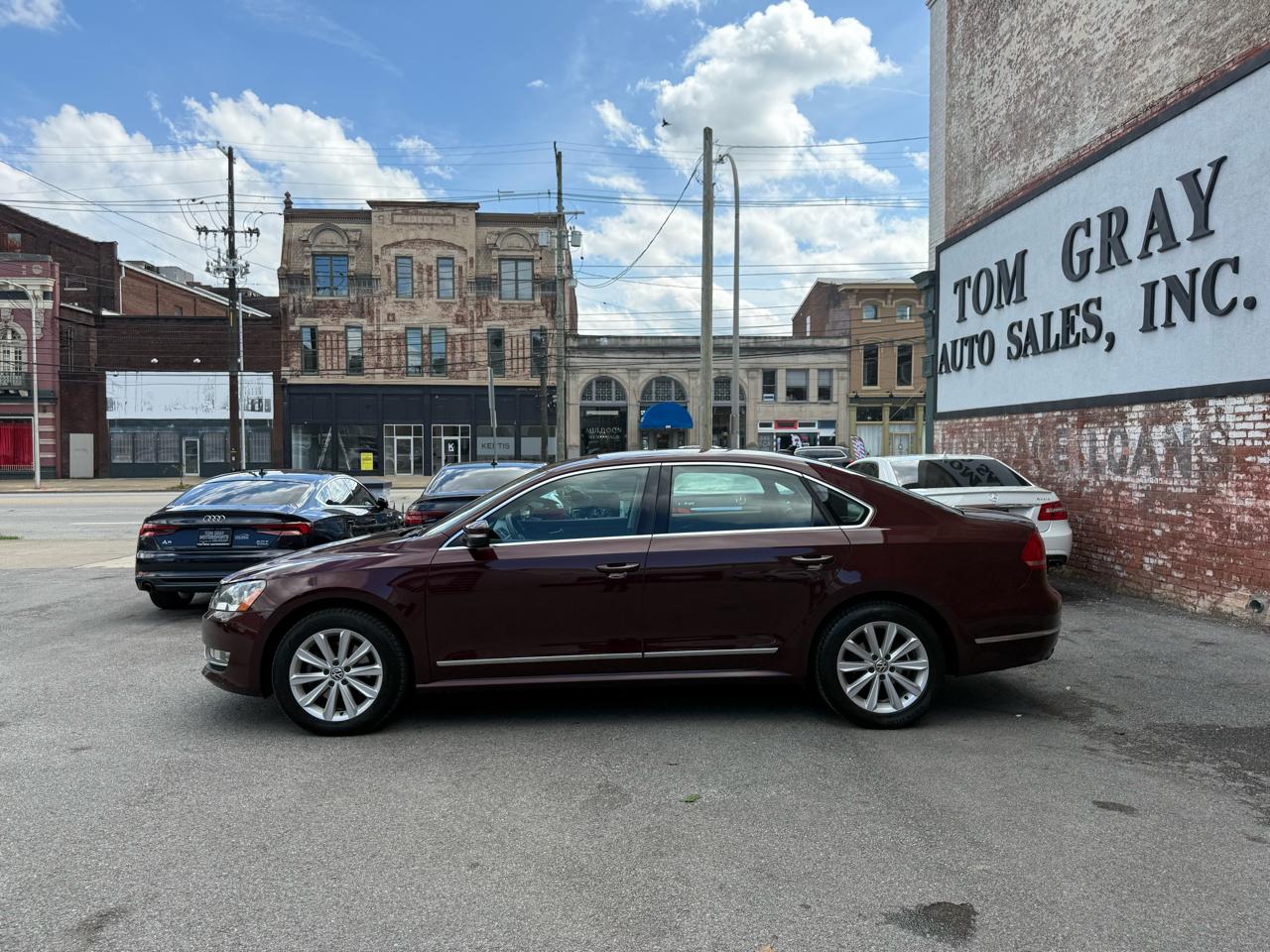 Volkswagen Passat 4dr Sdn 2.5L Auto SEL Premium 2013
