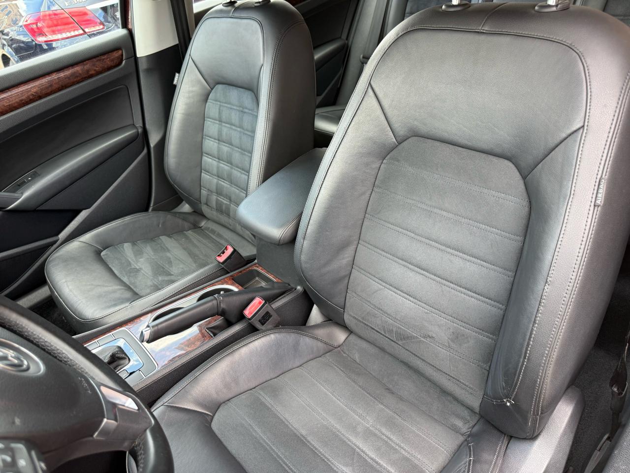 Volkswagen Passat 4dr Sdn 2.5L Auto SEL Premium 2013