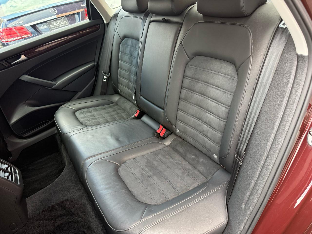 Volkswagen Passat 4dr Sdn 2.5L Auto SEL Premium 2013