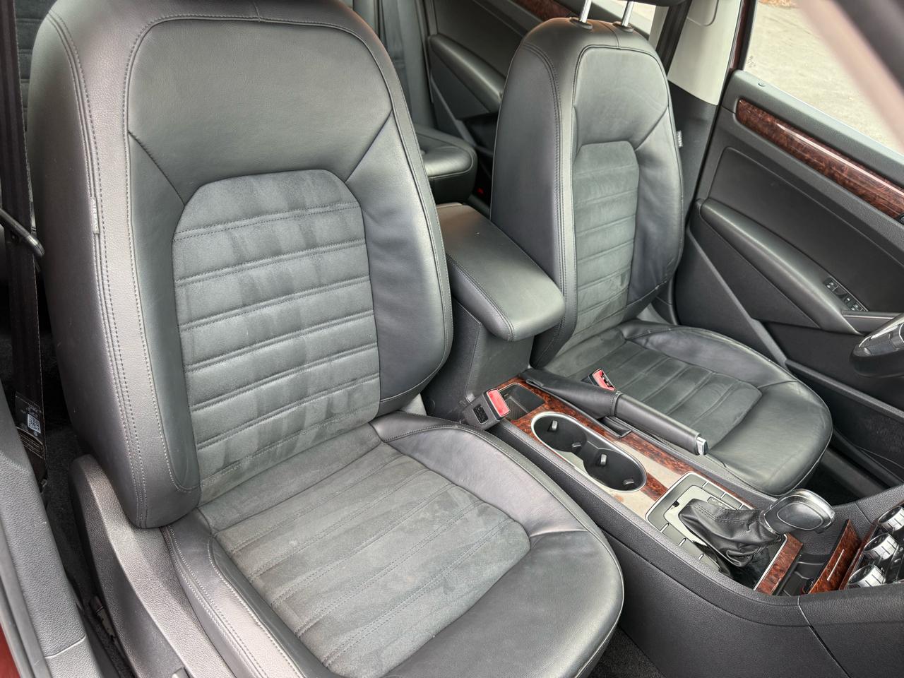 Volkswagen Passat 4dr Sdn 2.5L Auto SEL Premium 2013