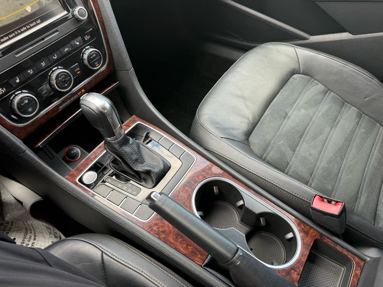 Volkswagen Passat 4dr Sdn 2.5L Auto SEL Premium 2013