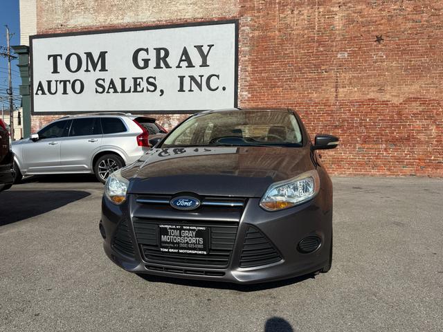 2013 Ford Focus Gris Hatchback Tracción delantera Automática