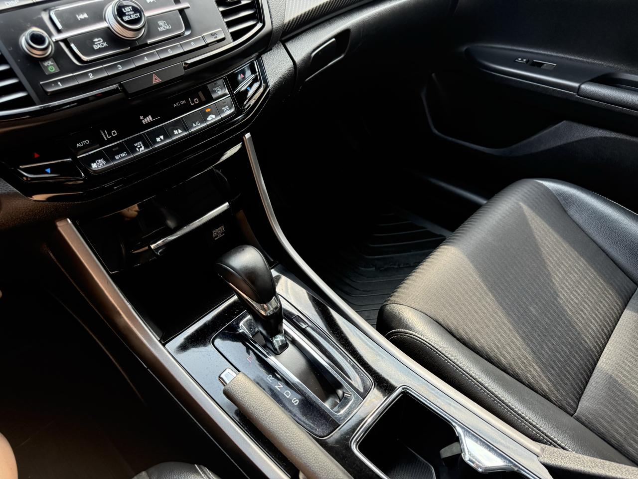 Honda Accord photo 12