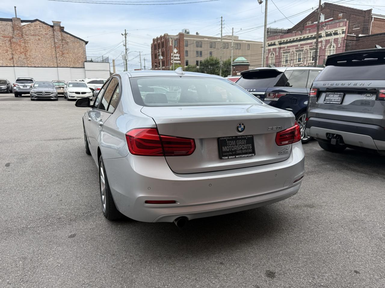 BMW 320i photo 4