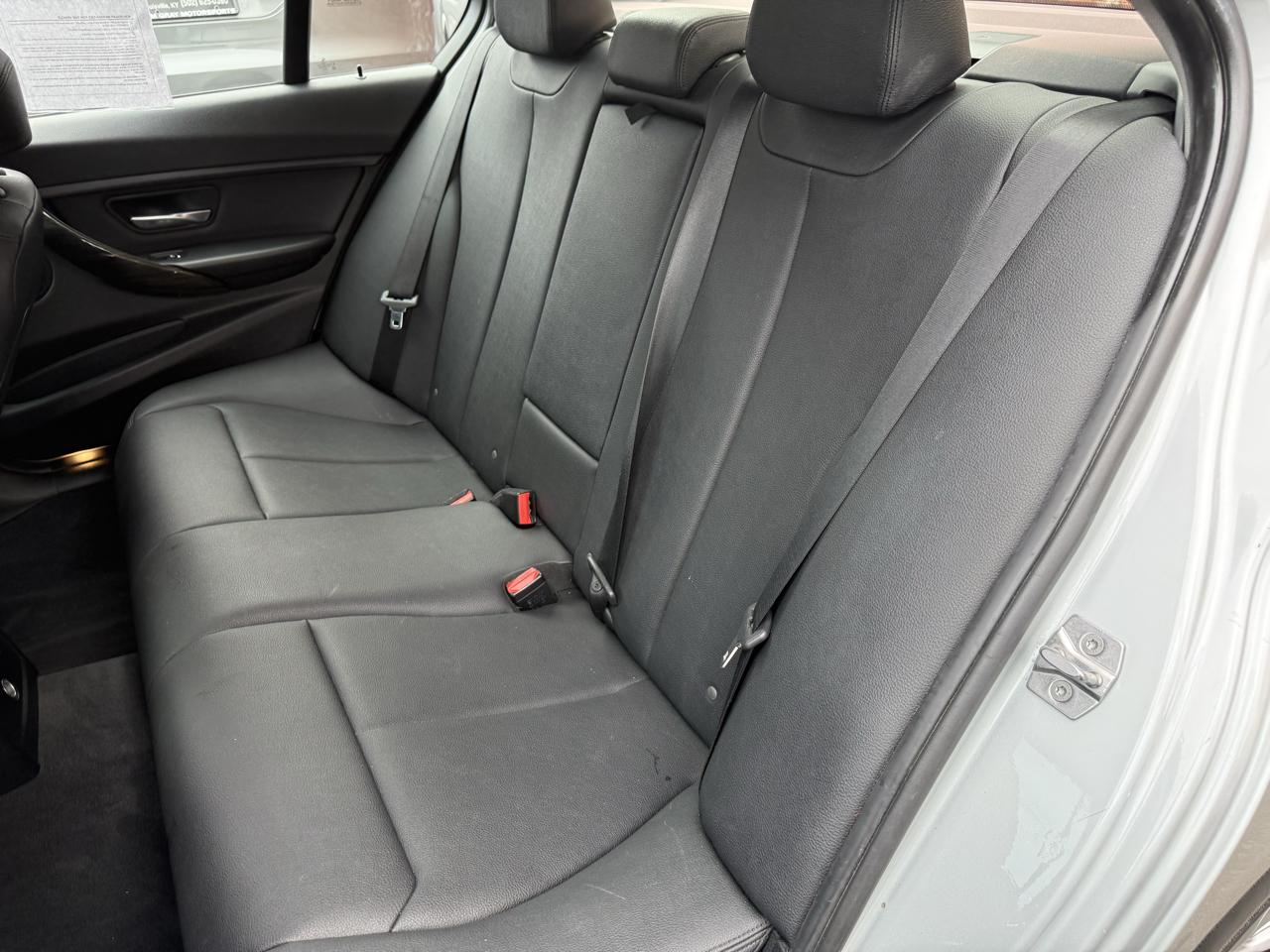 BMW 320i photo 7