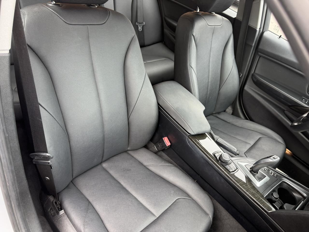 BMW 320i photo 9