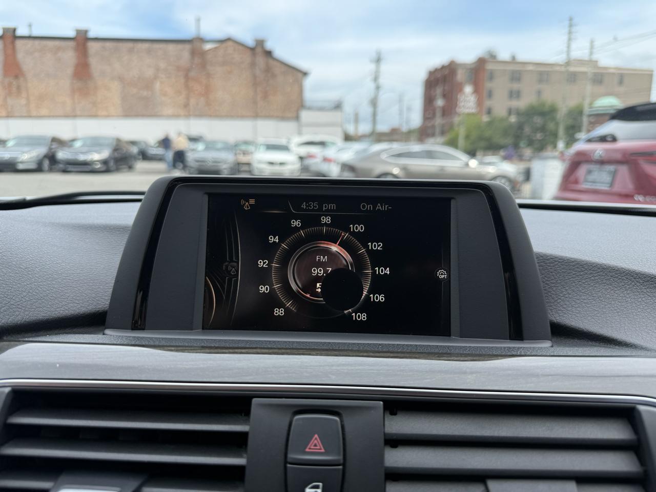 BMW 320i photo 10