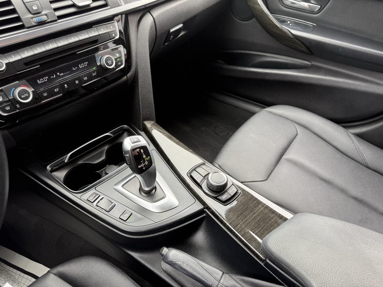 BMW 320i photo 11