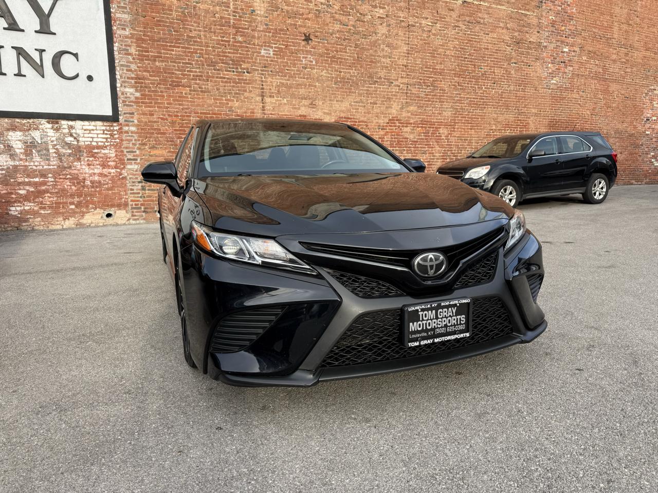 Toyota Camry photo 2