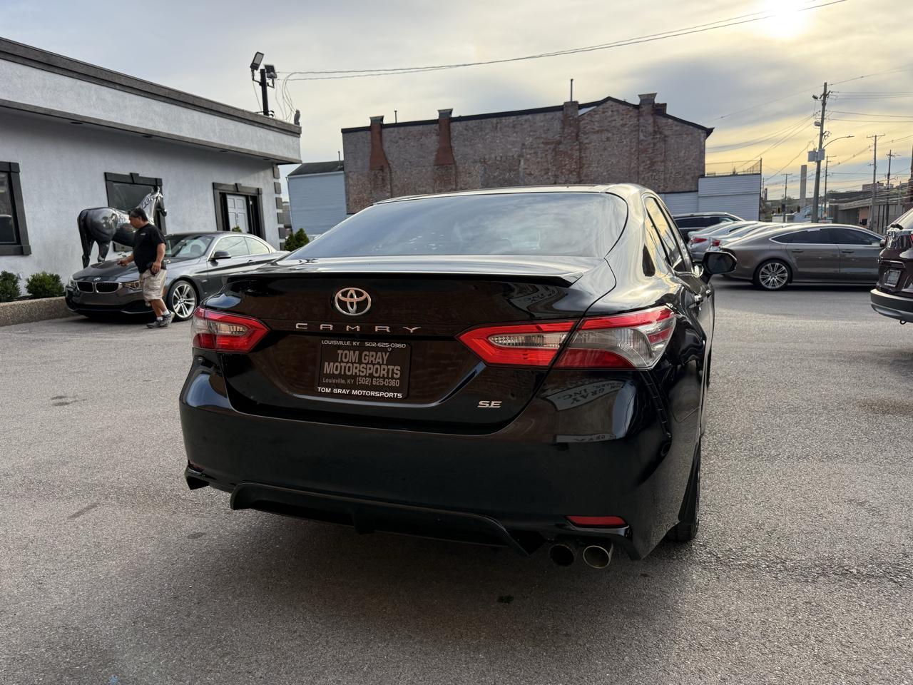 Toyota Camry photo 3