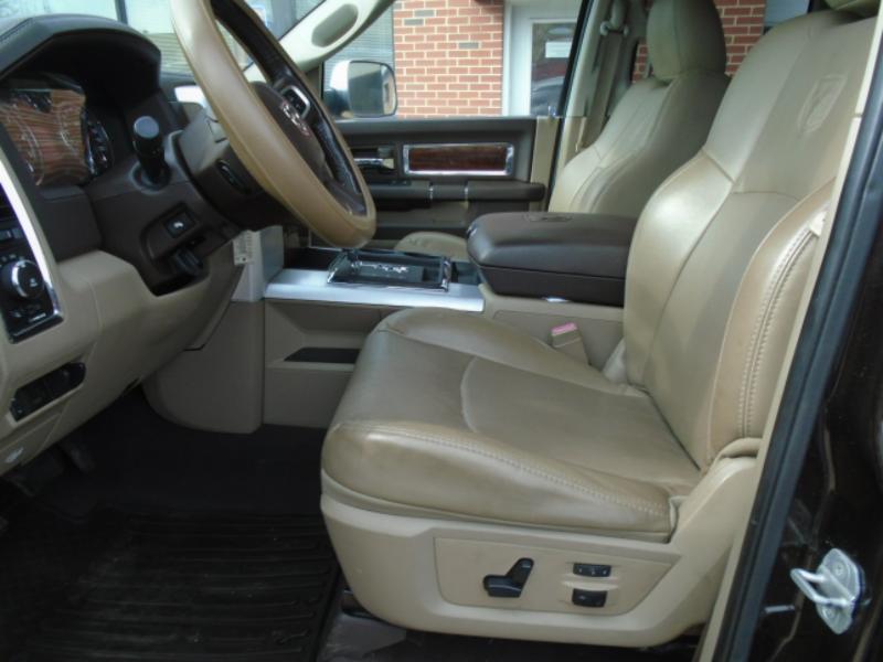 RAM 1500 Laramie Quad Cab 4WD 2011