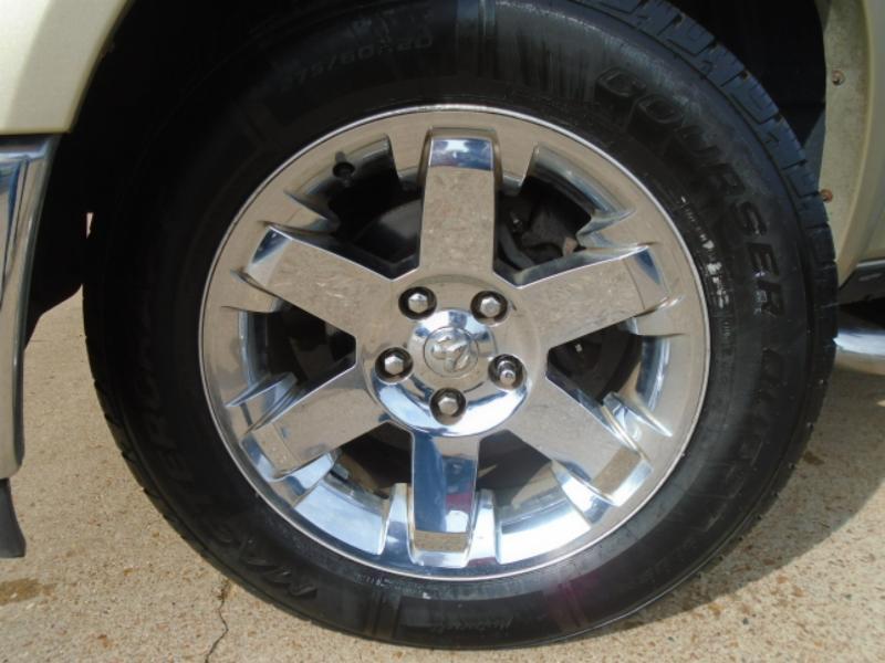 RAM 1500 Laramie Quad Cab 4WD 2011