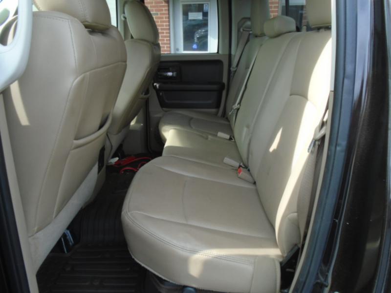 RAM 1500 Laramie Quad Cab 4WD 2011