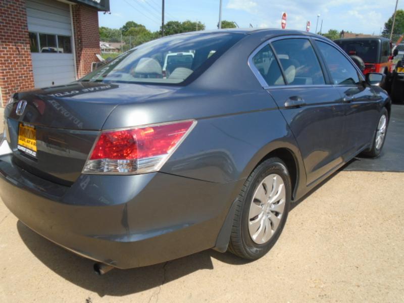 Honda Accord LX sedan AT 2009