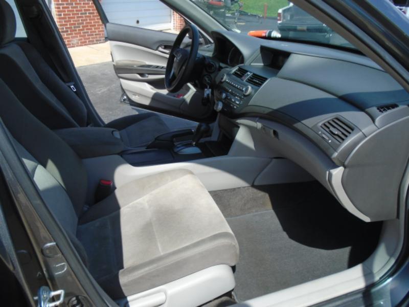 Honda Accord LX sedan AT 2009