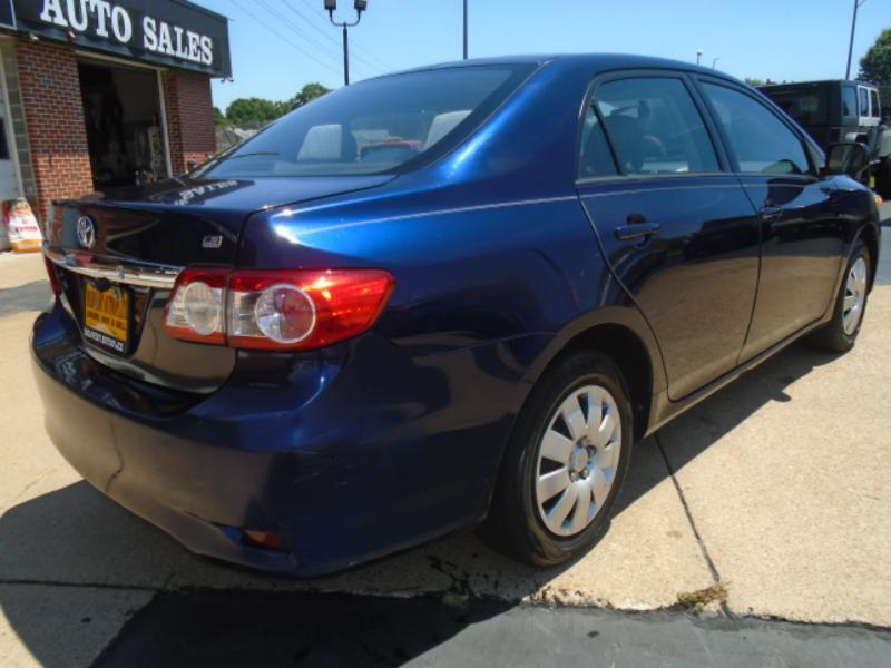 Toyota Corolla LE 4D Sedan 2011
