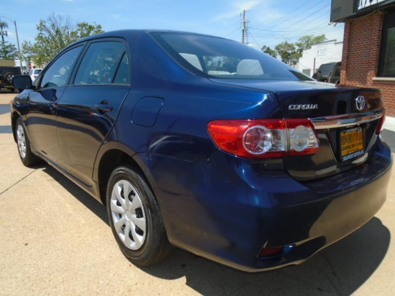 Toyota Corolla LE 4D Sedan 2011