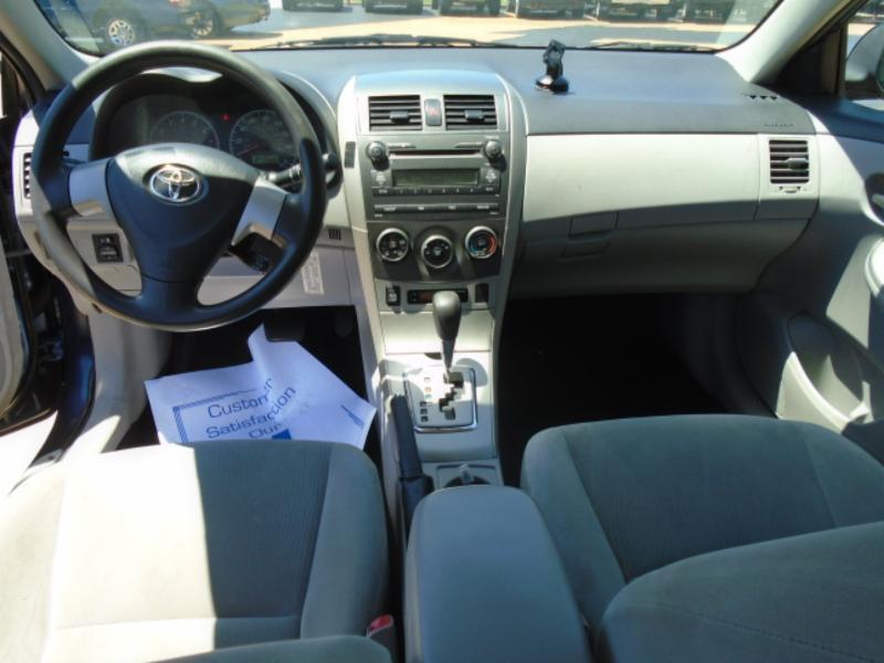 Toyota Corolla LE 4D Sedan 2011