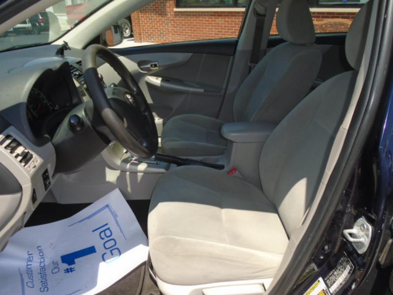 Toyota Corolla LE 4D Sedan 2011