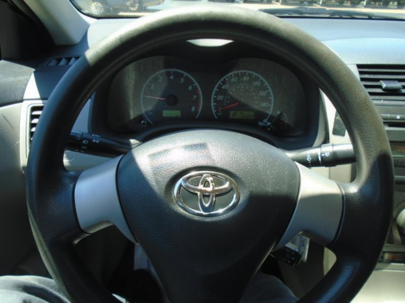 Toyota Corolla LE 4D Sedan 2011