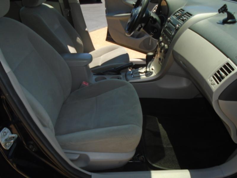 Toyota Corolla LE 4D Sedan 2011
