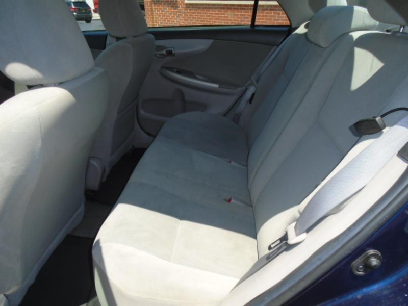 Toyota Corolla LE 4D Sedan 2011