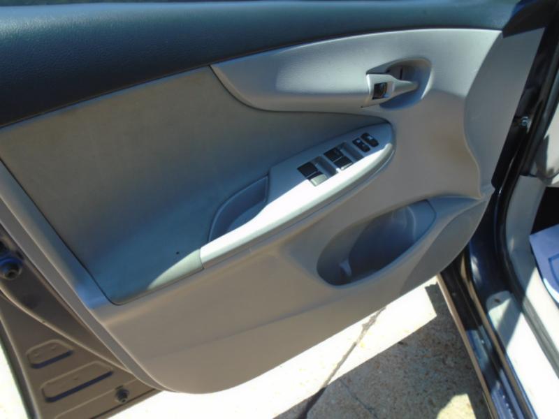 Toyota Corolla LE 4D Sedan 2011