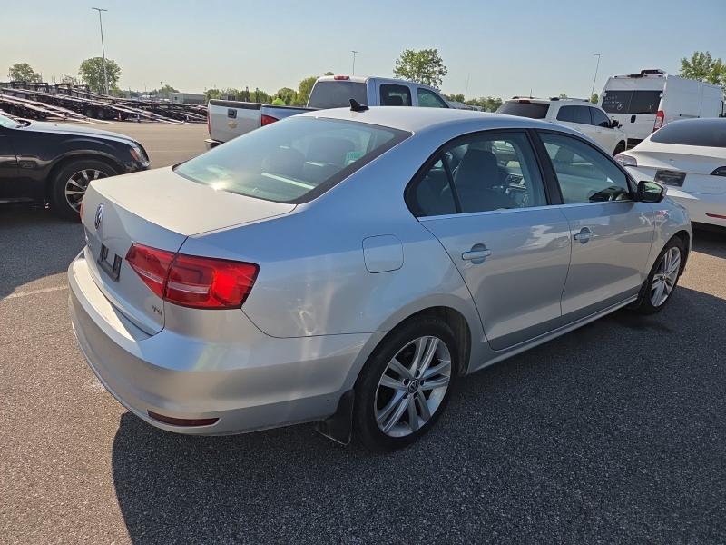 Volkswagen Jetta 1.8T SEL 6A 2015