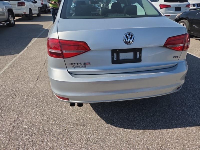 Volkswagen Jetta 1.8T SEL 6A 2015