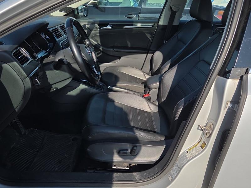 Volkswagen Jetta 1.8T SEL 6A 2015