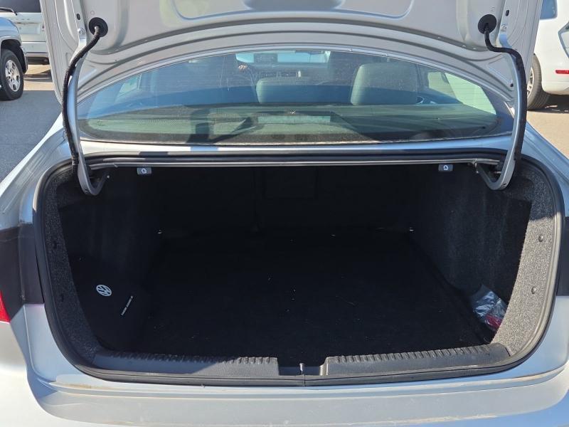Volkswagen Jetta 1.8T SEL 6A 2015