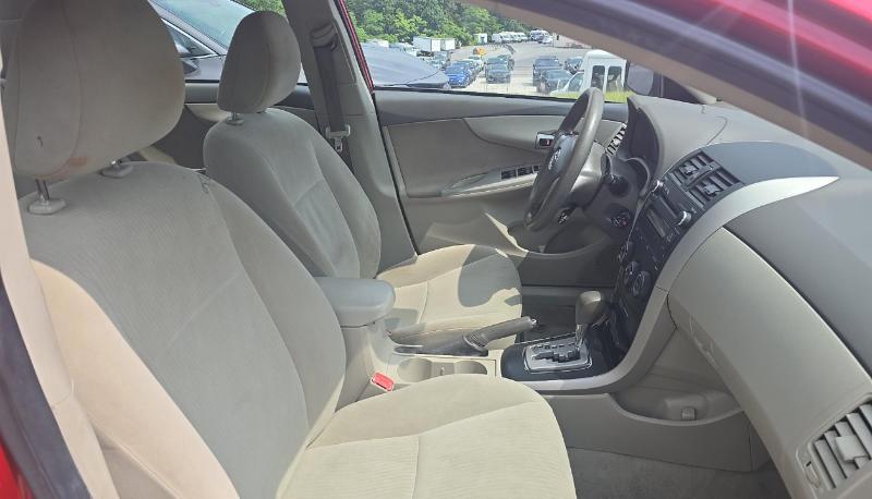 Toyota Corolla LE 4D Sedan at 2012