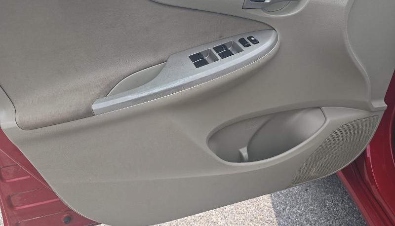 Toyota Corolla LE 4D Sedan at 2012